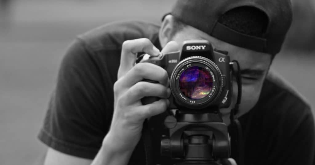 man holding dslr camera in hands